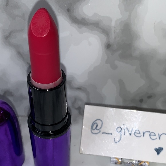 ALL FIRED UP NWOB Retro Matte Lipstick MAC - Picture 3 of 15